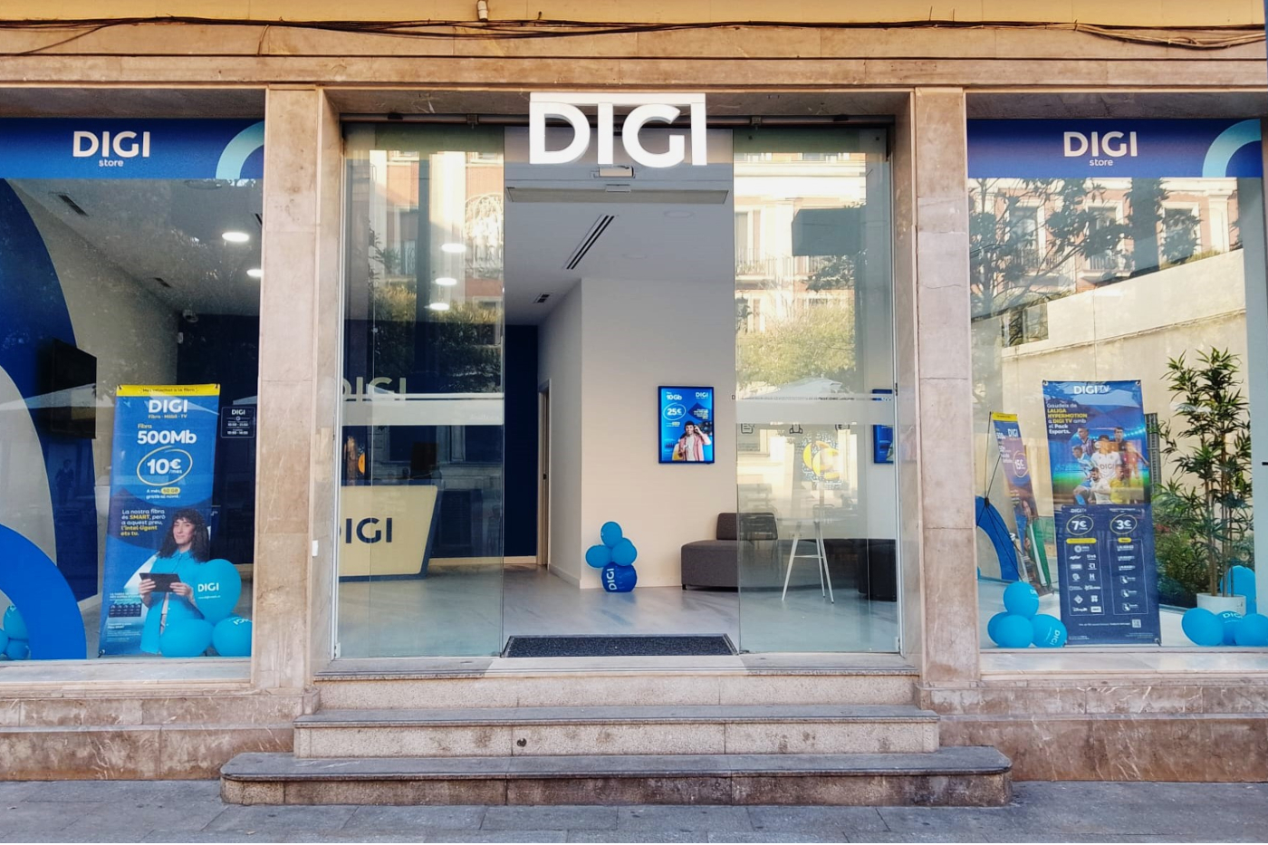 DIGI alcanza las 10 tiendas propias en Cataluña, donde ya llega con su fibra a 1,8 millones de hogares